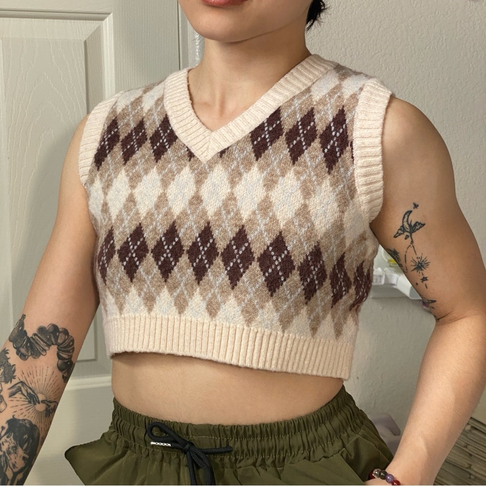 Solado Brown & Beige Argyle Knit Cropped Sweater Vest